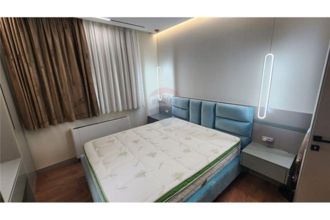 Shitet Apartament 2+1+2 te Pallati me Shigjeta, prane Karburant Kastratit