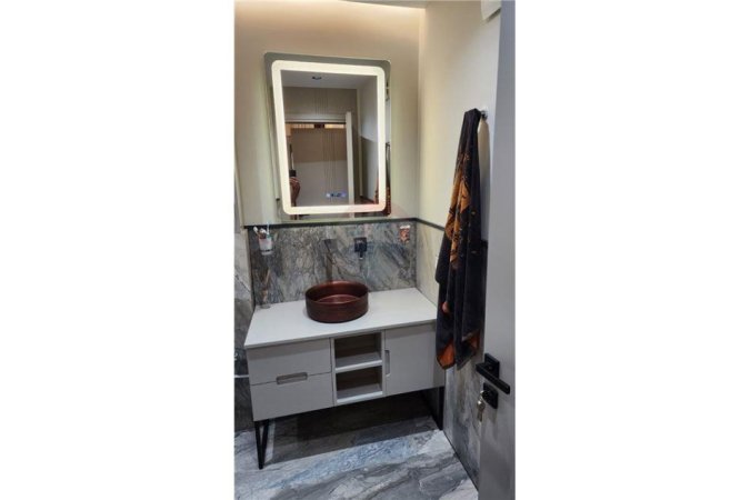 Shitet Apartament 2+1+2 te Pallati me Shigjeta, prane Karburant Kastratit