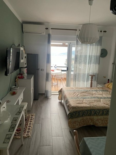 2 APARTAMENTE NE NJE KAT VILE PER SHITJE TEK MARINA BAY RESORT!