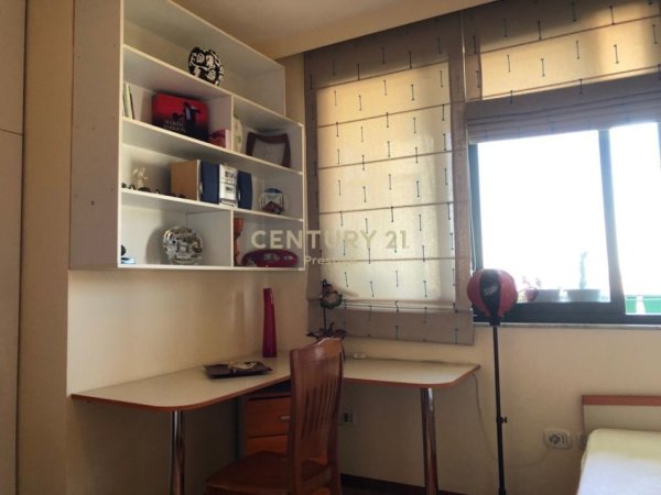 JAPIM ME QIRA APARTAMENT 2+1+2 PRANE ISH-EKSPOZITA! , 750euro