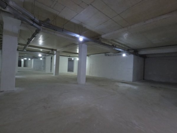 Tirane, Garazh 1000 m2 per shitje ne Astir