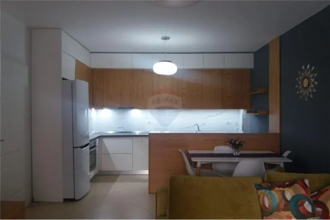 Apartament 2+1+post parkimi te 5 Maji