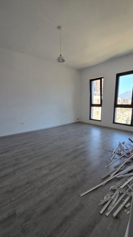 📢Jepet Zyre me Qera te Kompleksi Square 21, Sip;70 m2🔑