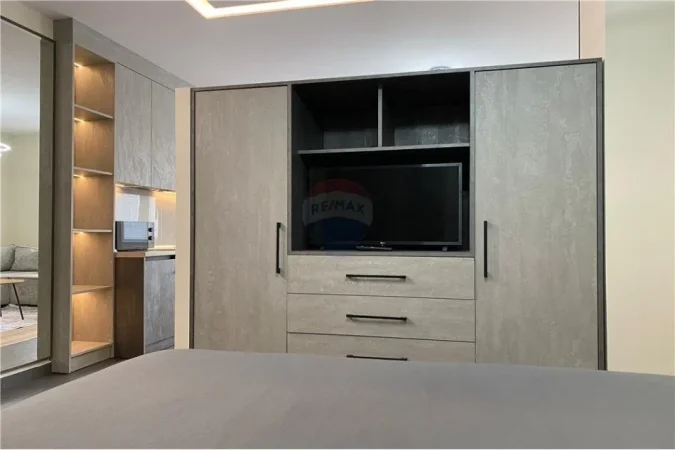 Apartament 1+1 me qira tek Pazari i Ri!