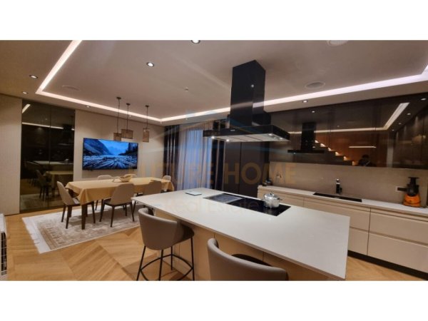 Shitet, Vilë, Mandarine Drive Luxury Living pranë TEG