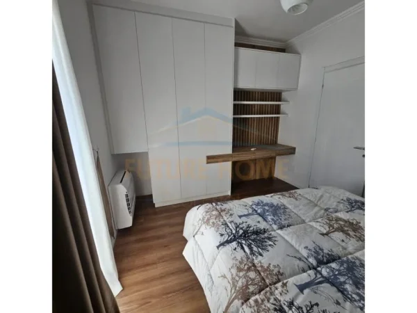 Shitet, Apartament 2+1+2, 5 Maji, Pranë"Emerald Center"
