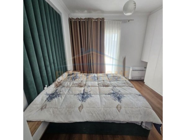 Shitet, Apartament 2+1+2, 5 Maji, Pranë"Emerald Center"