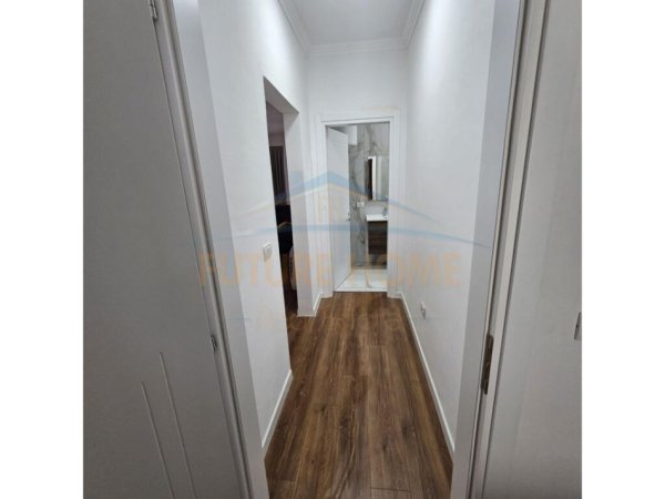 Shitet, Apartament 2+1+2, 5 Maji, Pranë"Emerald Center"