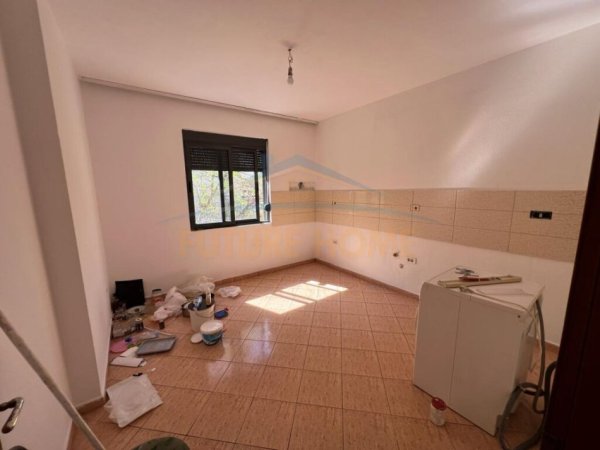 Shitet, Apartament 2+1, Rruga Riza Cerova
158,000 €