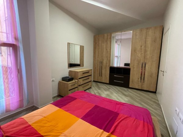 Jepet me qera apartament 1+1 mobiluar