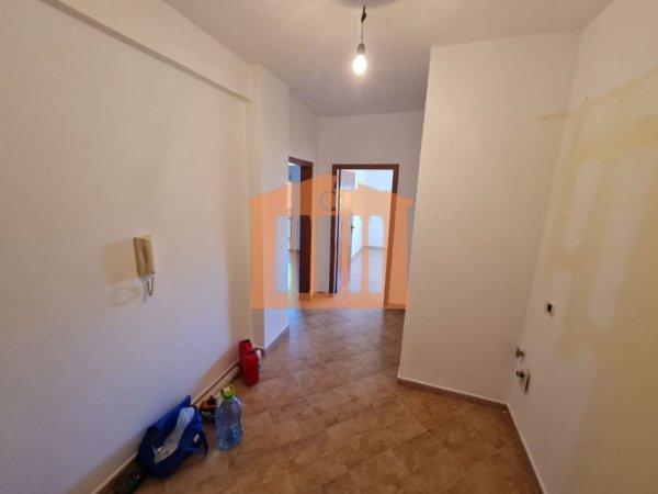 APARTAMENT 1+1 NE QENDER , DURRES PER SHITJE !