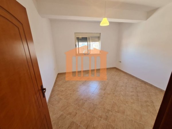 APARTAMENT 1+1 NE QENDER , DURRES PER SHITJE !