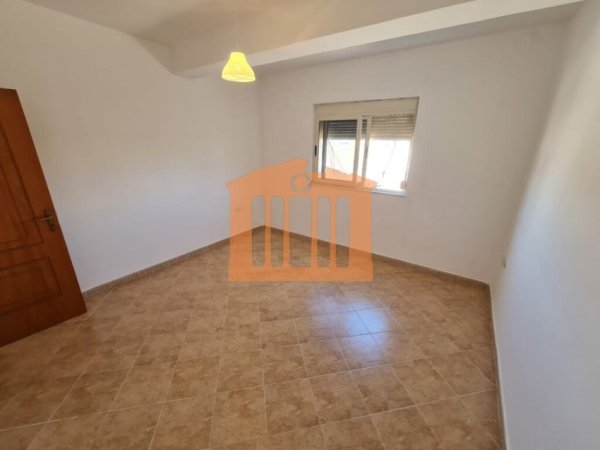 APARTAMENT 1+1 NE QENDER , DURRES PER SHITJE !