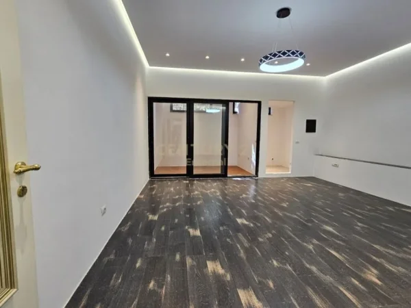 Jepet zyre me qera ne bllok, 800euro