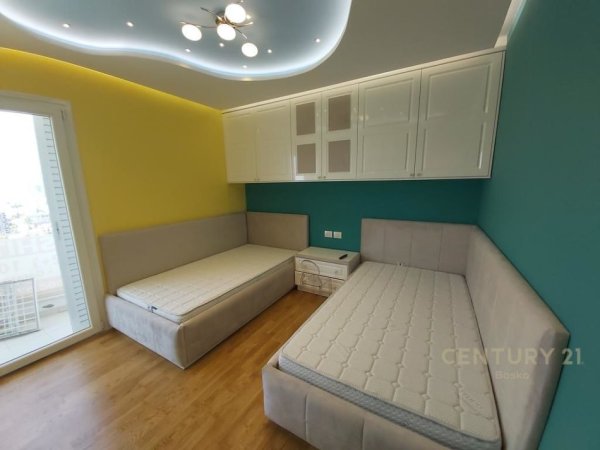 APARTAMENT 2+1+2 +POST PARKIMI KOPSHTI BOTANIK !