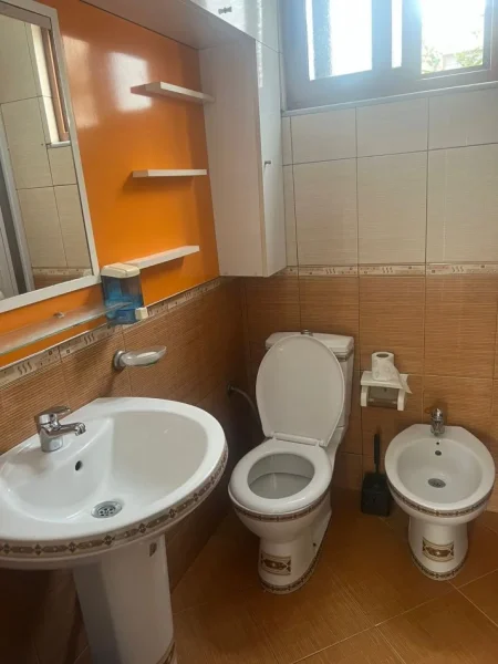 Jepet Shtepi  me qera,    ne Vile 1+1   ID   11913