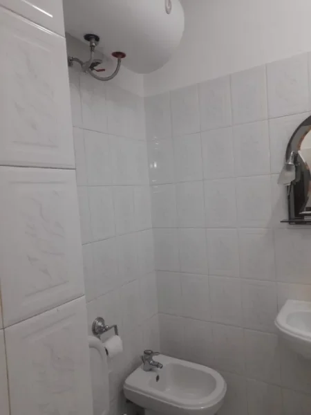 Jepet Shtepi  me qera,    ne Pallat Egzistues 2+1    ID   11911