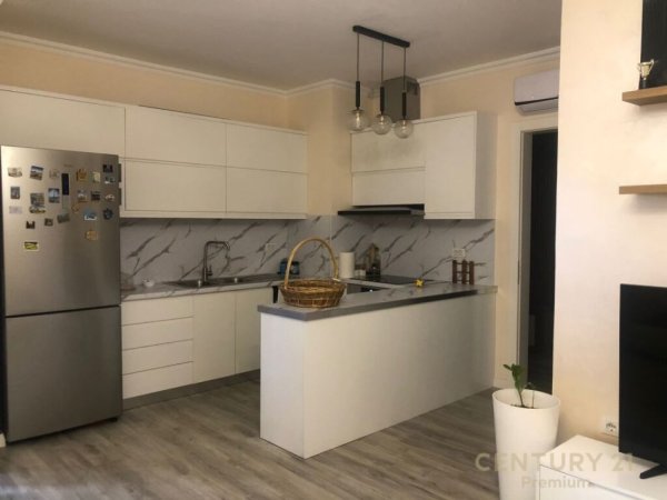 JEPET ME QIRA APARTAMENT 2+1+POST PARKIMI TEK KOMPLESI SIMA