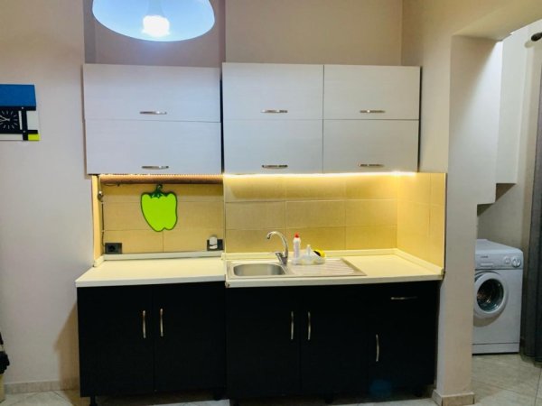 Apartament 1+1 per qira rruga e kavajes