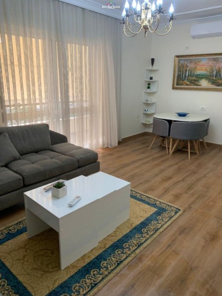 Apartament 2+1 Me Qera Tek Pazari I Ri ( ID B220696) Tirane