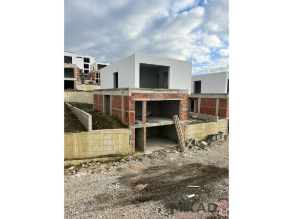 Shitet Vile tek Lakeside Residence, Farke!