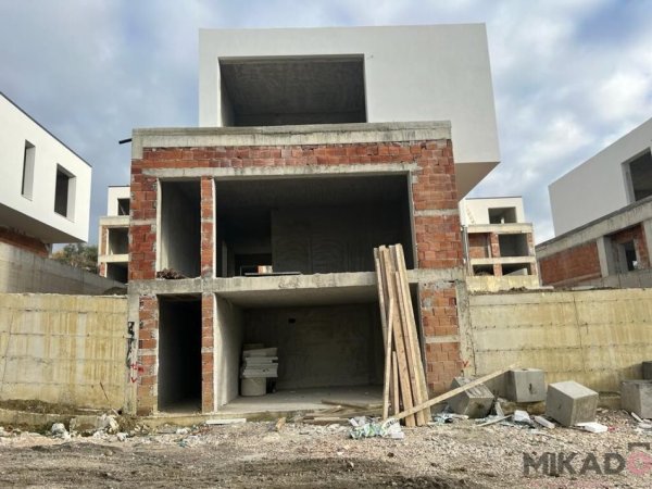 Shitet Vile tek Lakeside Residence, Farke!