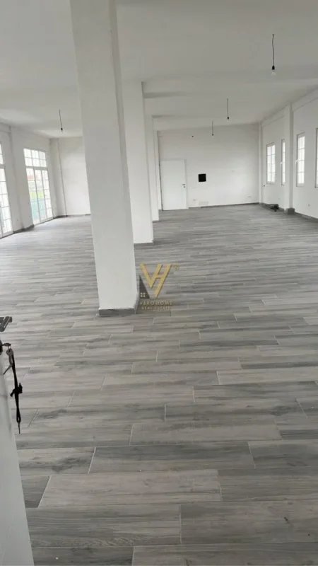 JEPET AMBIENT BIZNESI 1.000 M2 ME QERA NE PASKUQAN 2.000 EURO