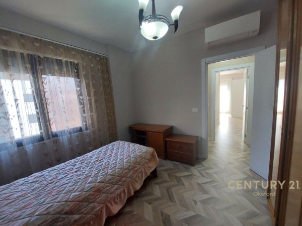 JAPIM ME QIRA APARTAMENT 3+1+POST PARKIMI NE QENDER