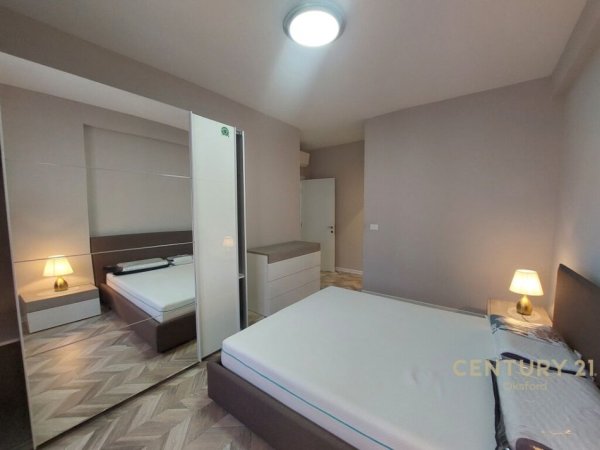 JAPIM ME QIRA APARTAMENT 3+1+POST PARKIMI NE QENDER