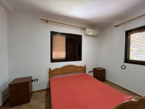 JEPET ME QERA APARTAMENT 2+1+2 + POST PARKIMI TEK QYTETI STUDENTI.