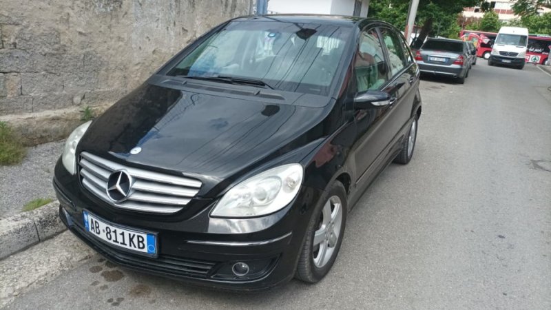 Tirane, Jepen Makina me Qera, Nissan, Audi, Mitsubishi, B-Class, etj. duke filluar nga 19 Euro/dita