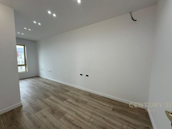 JEPET ME QIRA APARTAMENT TEK GOLDEN PARK REZIDENCE!