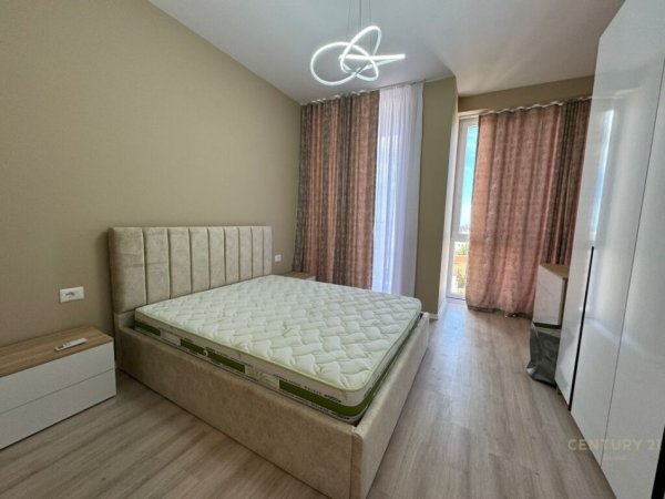 Apartament 2+1+Post Parkimi per qira tek Pazari i Ri !