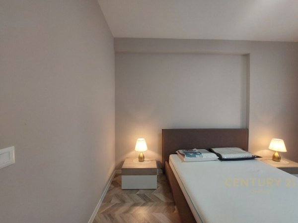 JAPIM ME QIRA APARTAMENT 3+1+POST PARKIMI NE QENDER