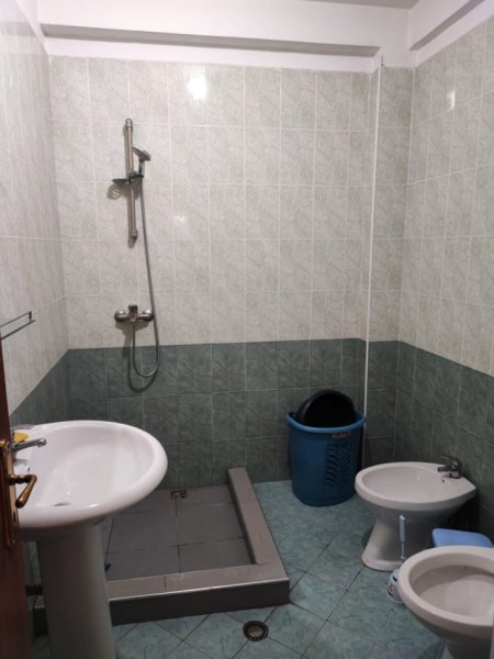 jepet me qera:apartament 2+1 plus garazh,Yzberisht