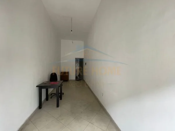 Qera , Ambjent Biznesi , Pallati me Shigjeta