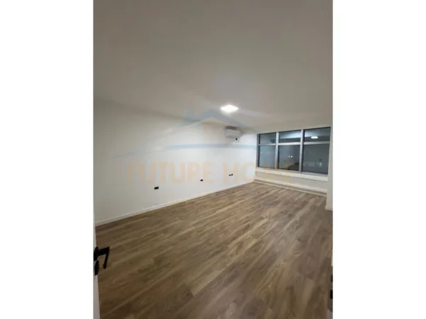 Qera , Apartament 2+1 per zyra ,21 Dhjetori