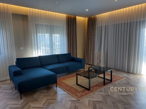 JAPIM ME QIRA APARTAMENT 3+1+POST PARKIMI NE QENDER, 860euro