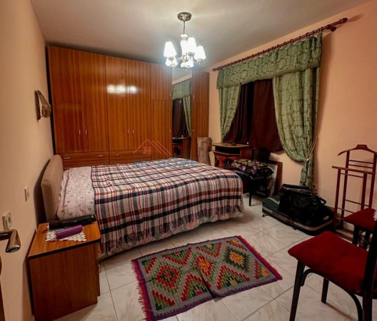 Apartamenti 3+1 me qira Ish Restorant Durresi ne Tirane(Saimir)