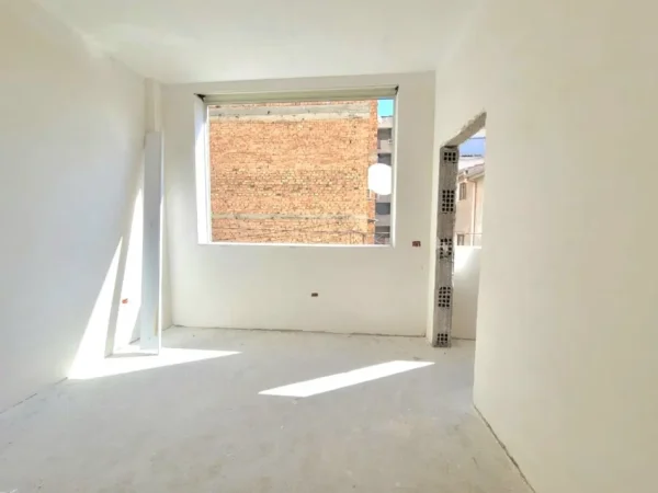 Tirane, shes apartament 1+1+BLK Kati 3, 58 m² 100.000 Euro (Rr. Dervish Hekali (Shkolla e Kuqe))