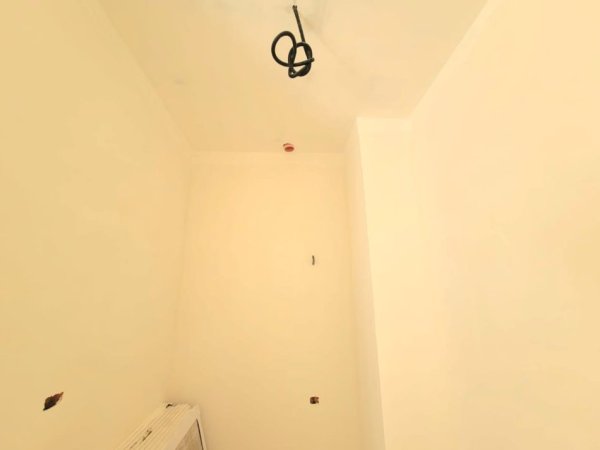 Tirane, shes apartament 1+1+BLK Kati 3, 58 m² 100.000 Euro (Rr. Dervish Hekali (Shkolla e Kuqe))