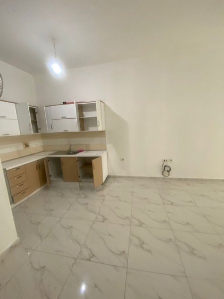 Japim me qira apartament 1+1+bllk per banim ose zyre ne Yzberisht