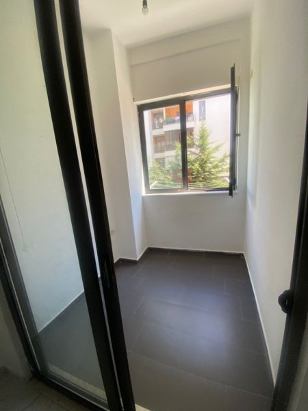 Japim me qira apartament 1+1+bllk per banim ose zyre ne Yzberisht