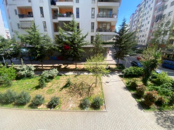 Japim me qira apartament 1+1+bllk per banim ose zyre ne Yzberisht