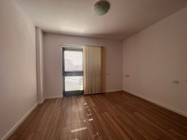 Shitet Apartament 2+1+ Verandë, “ Fresku ” Tiranë.