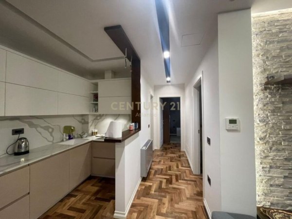 SHITET APARTAMENT 2+1+2 GARAZHD TEK GJYKATA DURRES!