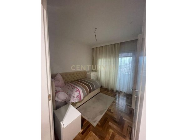 SHITET APARTAMENT 2+1+2 GARAZHD TEK GJYKATA DURRES!