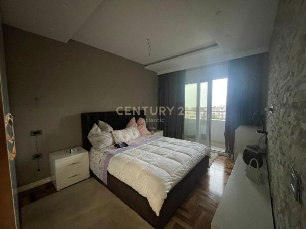 SHITET APARTAMENT 2+1+2 GARAZHD TEK GJYKATA DURRES!