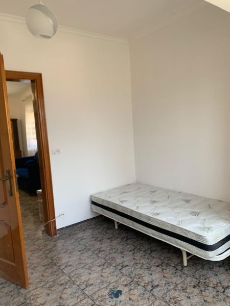 Jepet Me Qera Apartament 2+1 Tek Pazari i Ri [ID PE0216]