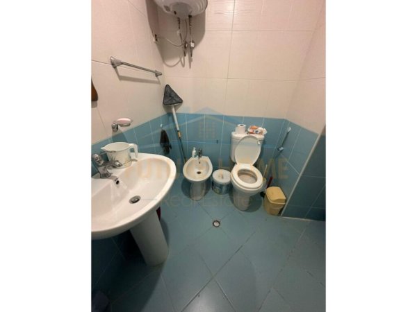 Shitet, Apartament 2+1, Unaza e Re, Tiranë.